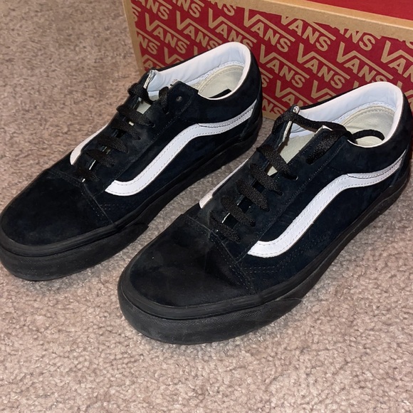 Black vans with white stripe - Picture 6 of 6